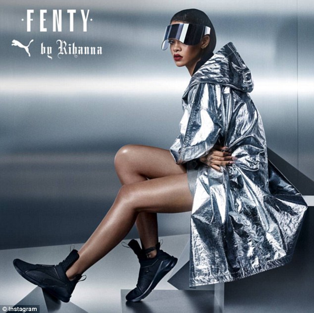 31C706B000000578-3473330-Nonchalent_Rihanna_poses_moodily_in_her_Fentys_for_the_campaign-m-5_1457121222105