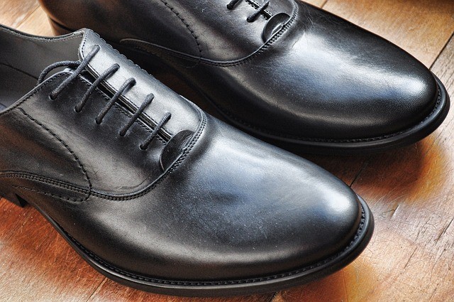 wyczyszczone i wypolerowane eleganckie buty