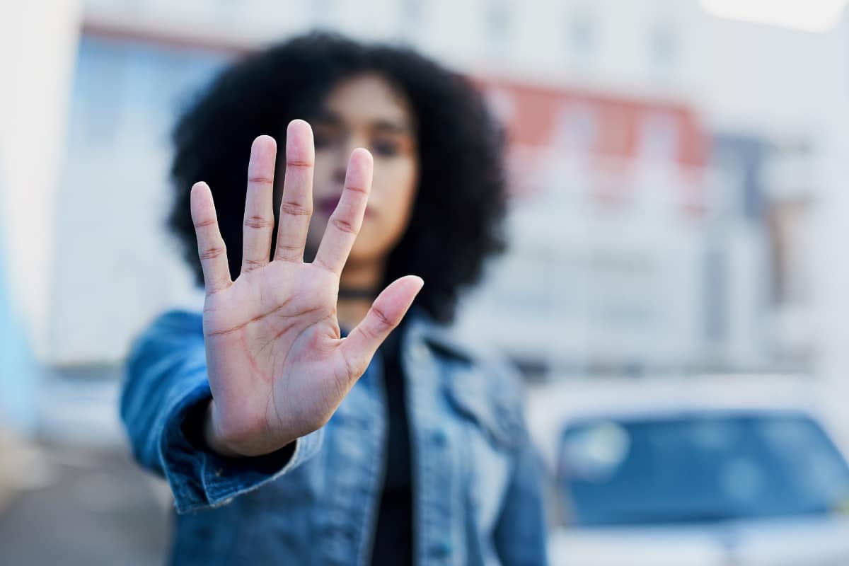 jak reagować na krytykę